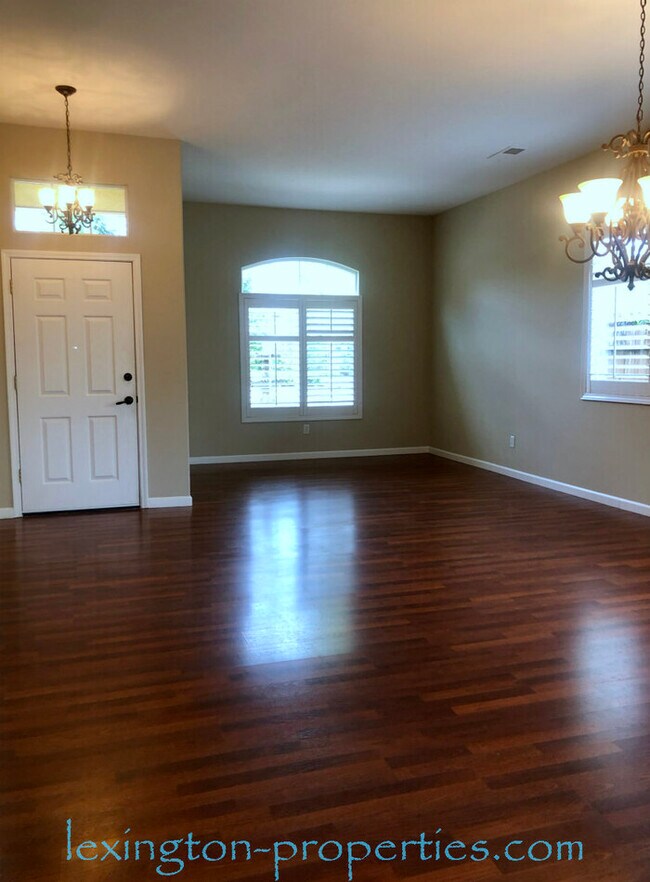 Building Photo - Stunning, 3 Bed, 2 Bath, +Office, Home near Gayaldo Park in Rocklin!