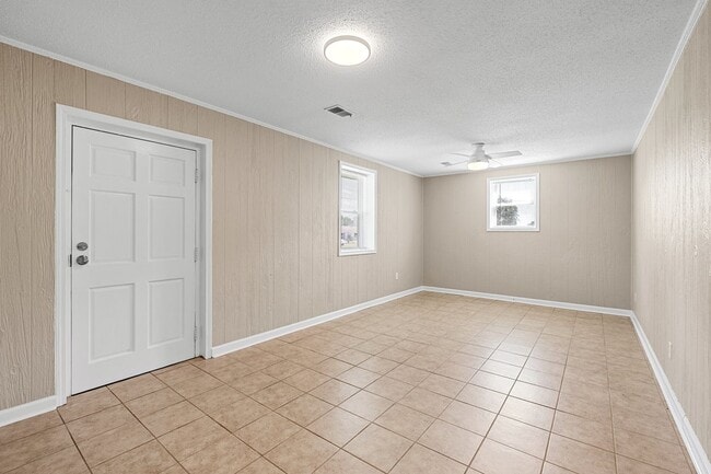 Building Photo - 2 Bedroom 2 Bath Brick Home Nestled In Gre...