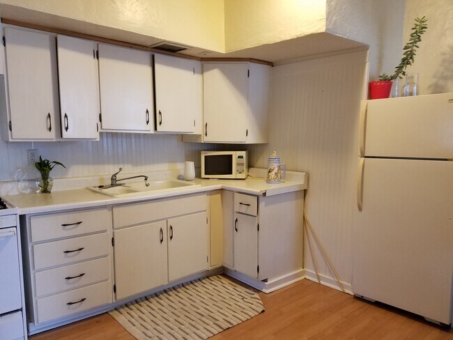 Kitchen - 211 W Eureka St