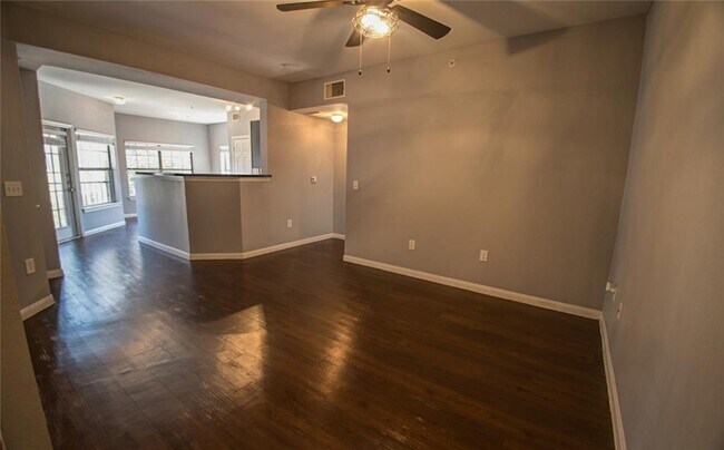 Foto del edificio - 2320 Gracy Farms Ln
