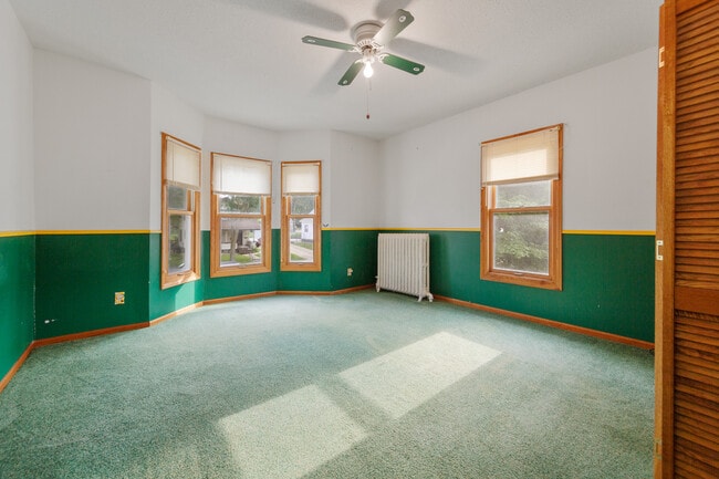 Bedroom - 244 Phelps St