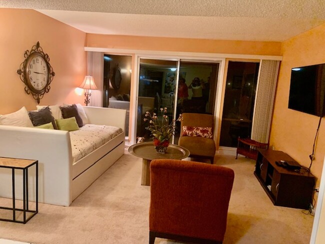 Building Photo - Fully Furnished Long Term Rental