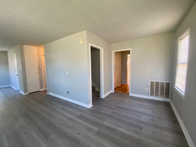 Building Photo - 3 Bedroom House Available in Midwest City