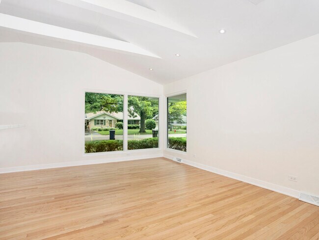 Foto del edificio - 48 Oakwood Dr