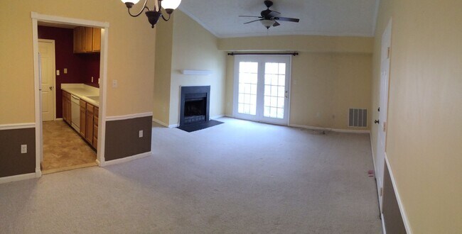Foto del edificio - Top Floor Condo with Fireplace and Open Fl...