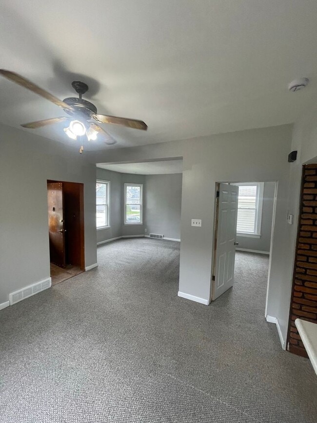 Building Photo - 1114-1116 S 86th St. (Duplex)
