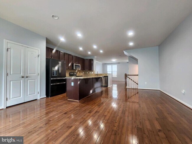 Foto del edificio - 729 Olive Wood Ln