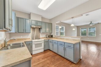 Building Photo - 4418 N Live Oaks Cir