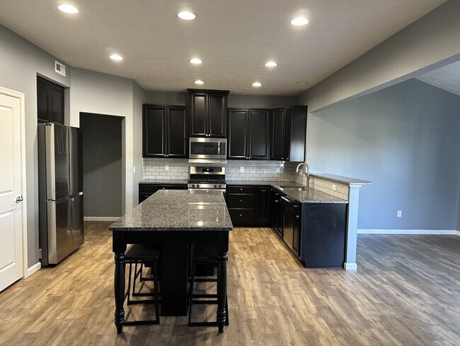 Foto del edificio - 425 Buckingham Pl