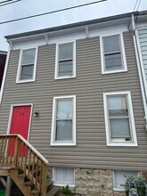 Building Photo - 717 E Clarke Ave