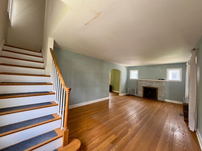 Foto del edificio - Charming Parkville Townhome with Modern Am...