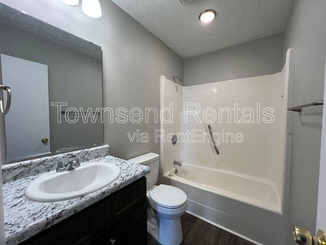 Building Photo - 1437 Ireland Dr