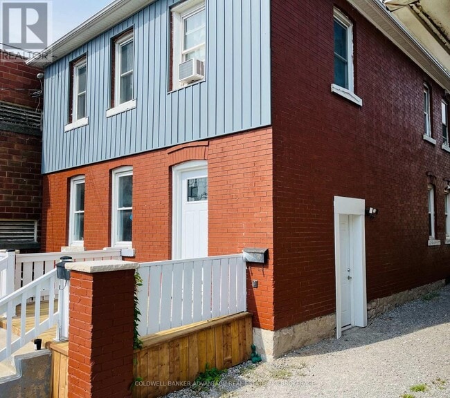 Building Photo - 14 Albert St