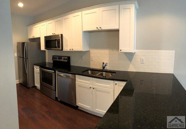 Building Photo - 1570 Binghampton Cir