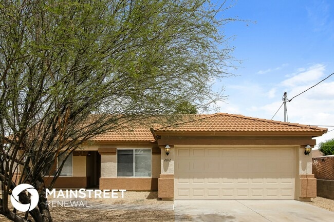 Building Photo - 2612 E Paradise Ln