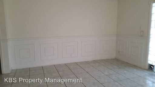 Building Photo - 992 Delfino Ln
