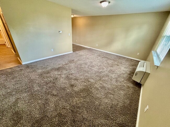 Building Photo - Danville 2 Bedroom Rental – Simple, Spacio...