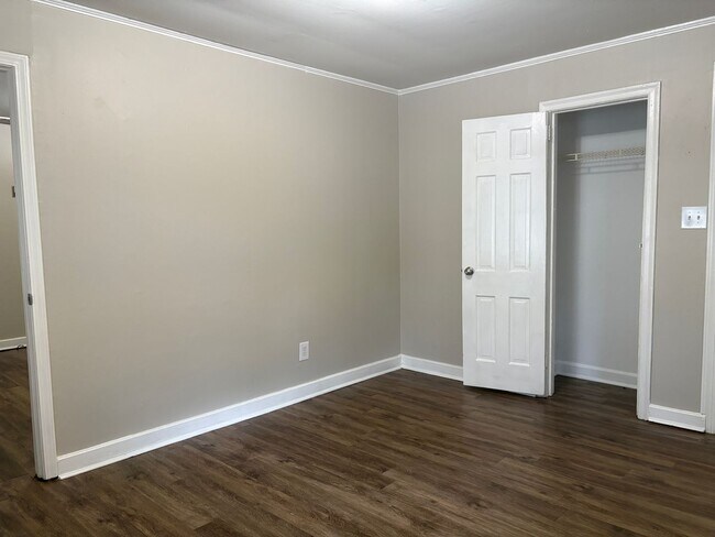 Foto del edificio - 1 Bedroom, 1 Bathroom Apartment in Greensb...