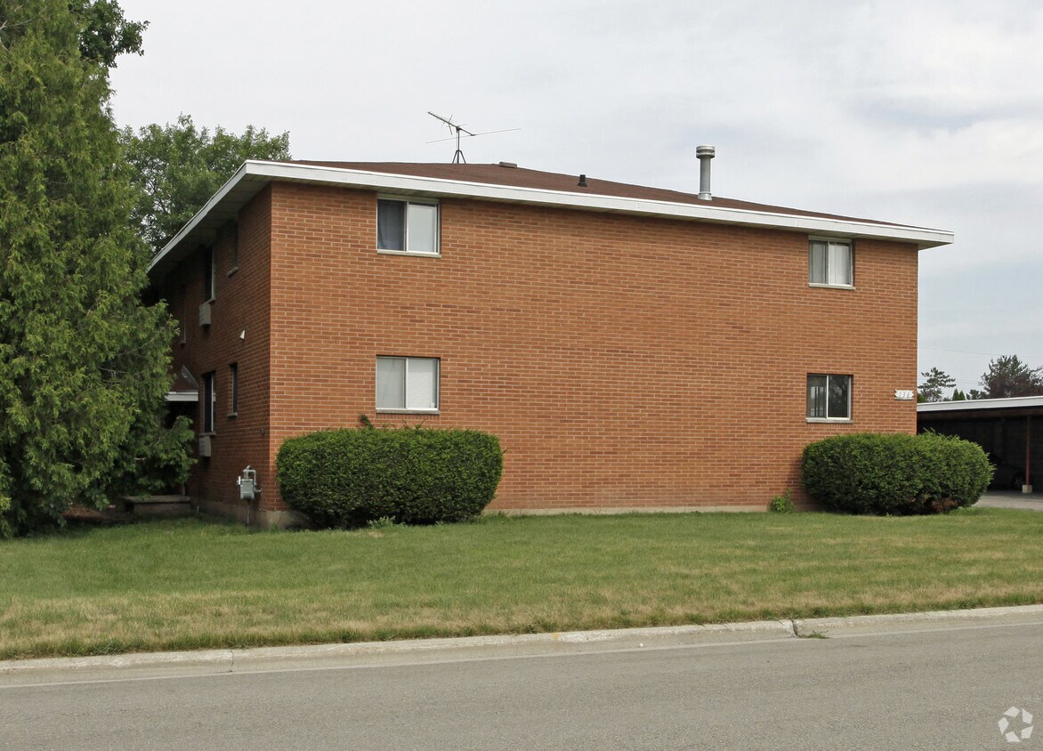 Building Photo - 136 Randall Ct