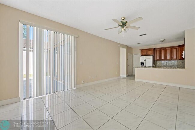 Foto del edificio - 15301 NW 1st St