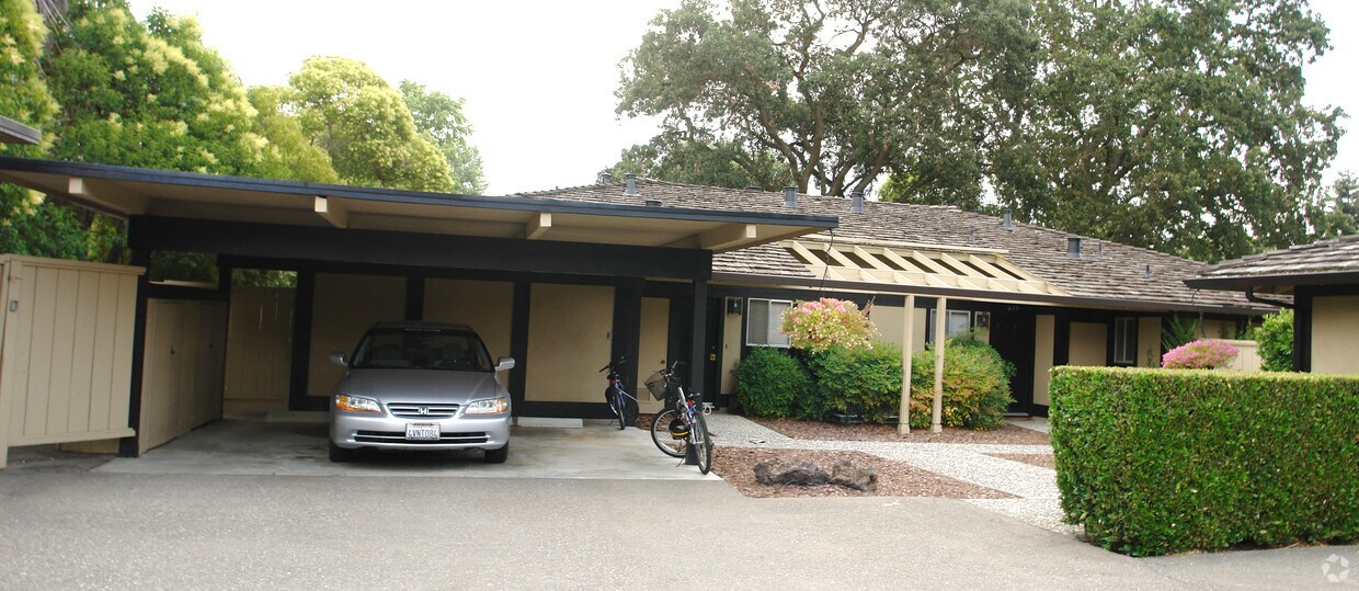 Foto del edificio - 970-972 Almanor Ct