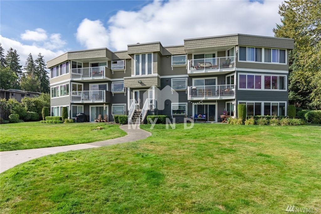 Primary Photo - 4214 W Lake Sammamish Pkwy NE APT 306