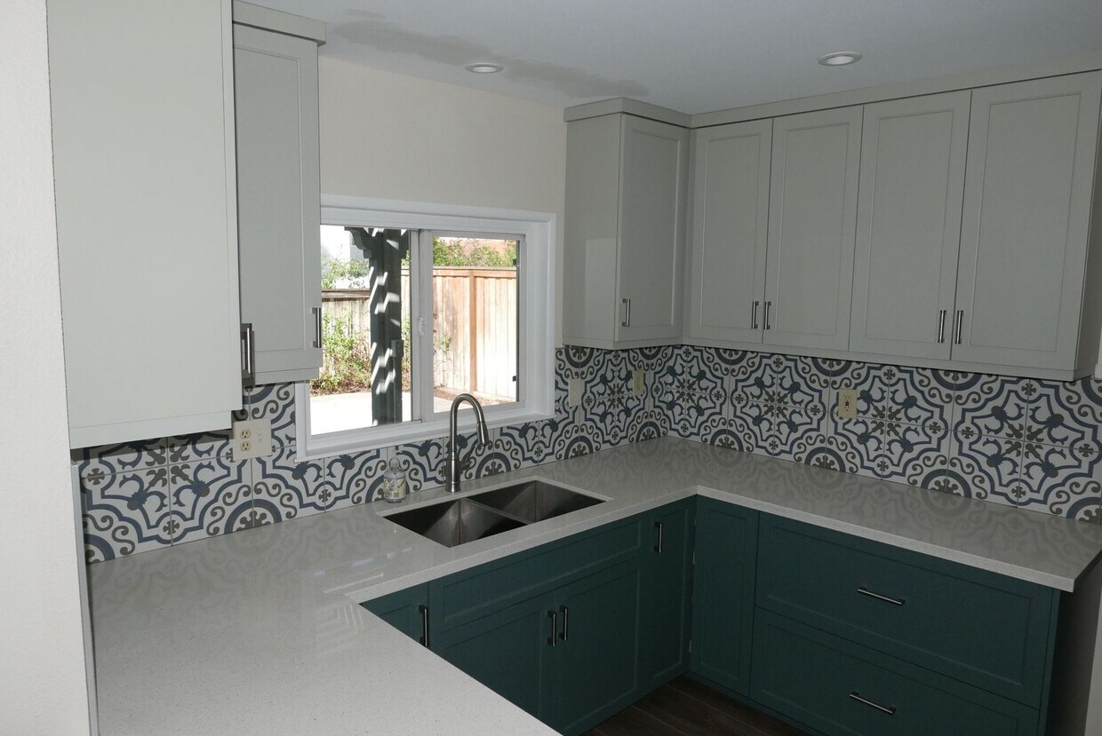 Foto principal - Updated home in Riverside's Hawarden Hills community