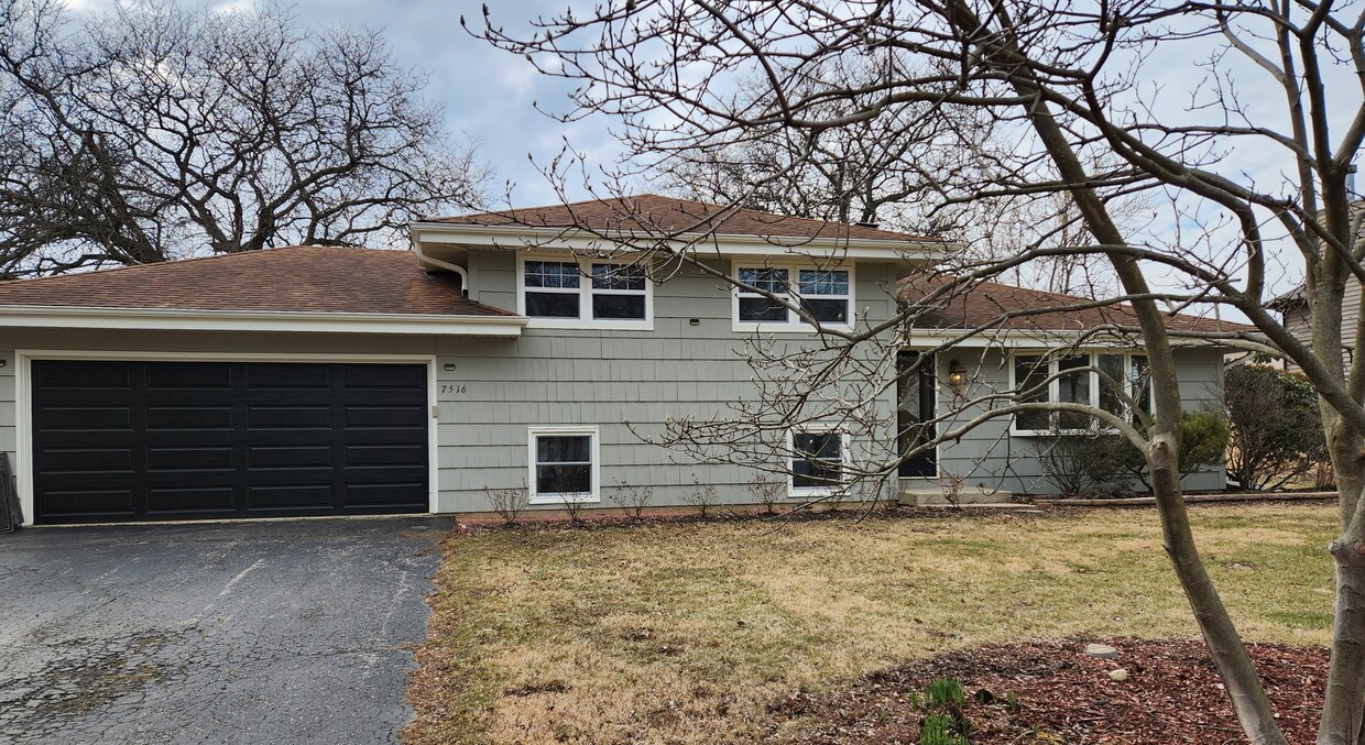 7516 Main St, Darien, IL 60561 House Rental in Darien, IL