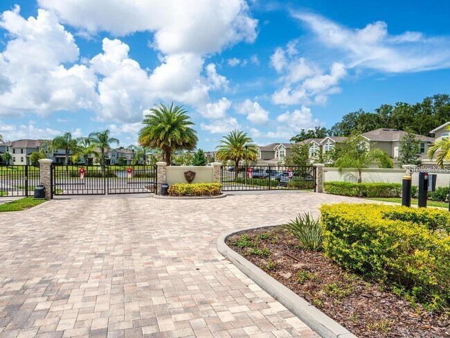 Foto del edificio - 1950 Lake Ridge Blvd