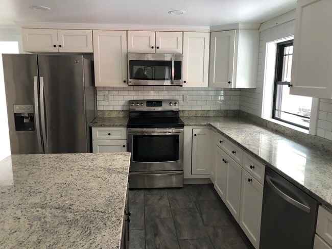 Foto del edificio - 77 Sewalls Falls Rd