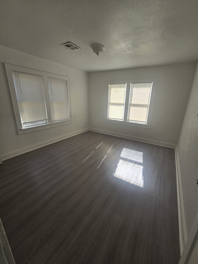 Foto del edificio - 2200 N Kelham Ave