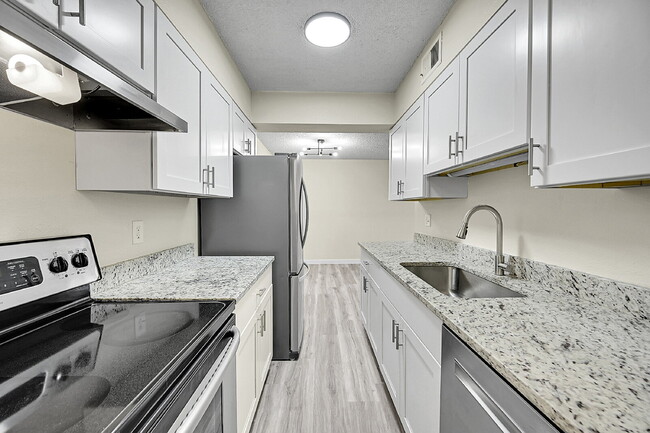 Building Photo - $1,695.95 - 2-bed, 1 bath, located in Centennial