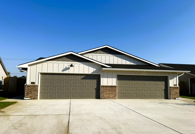 Building Photo - 12824 W Cowboy St
