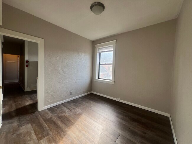 Comedor - 401 Range St