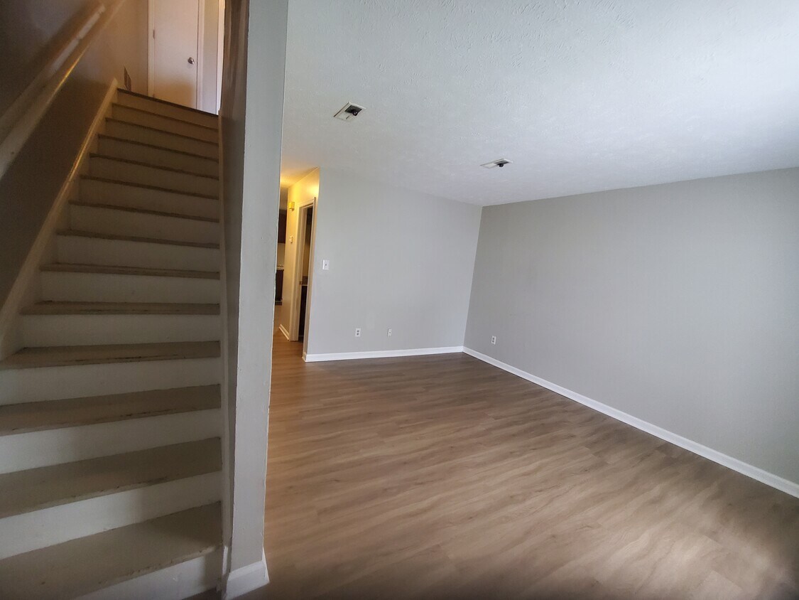 Foto principal - 5910 Aftonshire Dr