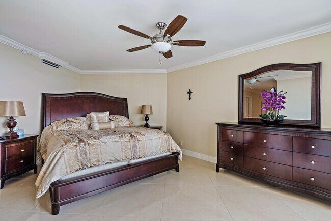 Foto del edificio - 3560 S Ocean Blvd