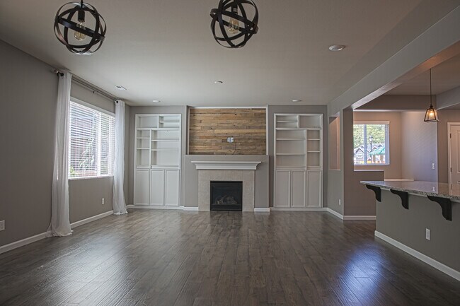 Building Photo - 4085 Cameron Ln NE
