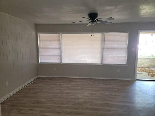 Photo - 5934 Ridgeway Dr House