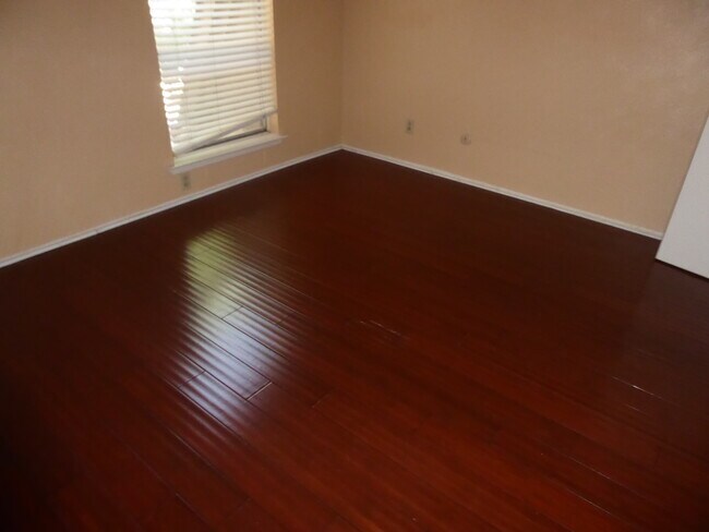 Building Photo - 1910 Place One Ln