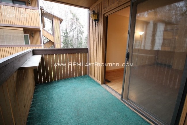 Building Photo - Dimond 2 bedroom condo with heated garage!
