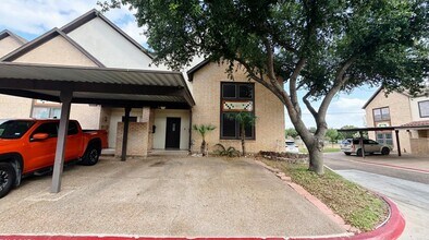 Building Photo - 2445 Monarch Dr