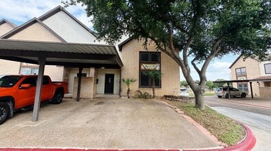 Building Photo - 2445 Monarch Dr