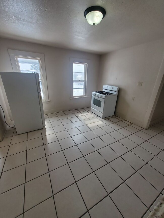 Building Photo - 2020 W Hopkins St. (Duplex)