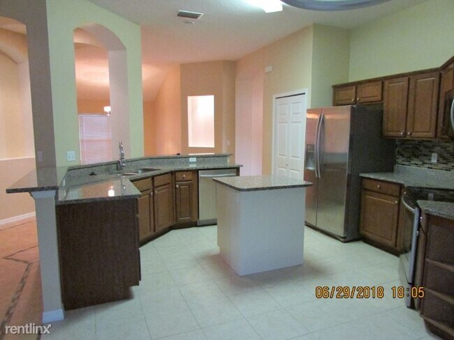 Building Photo - 4 br, 2 bath House - 6751 Calistoga Cir