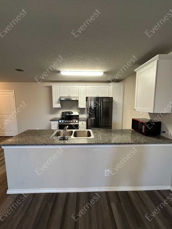 Building Photo - 10254 Robbins Bluff