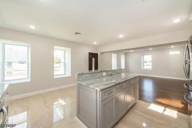 Foto del edificio - 43 Perrin Ave