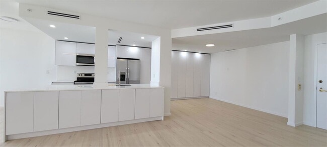 Foto del edificio - 19355 Turnberry Way
