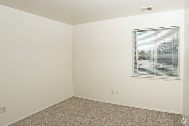 2BR, 1BA - 860 SF - Pines Lapeer West Apartments