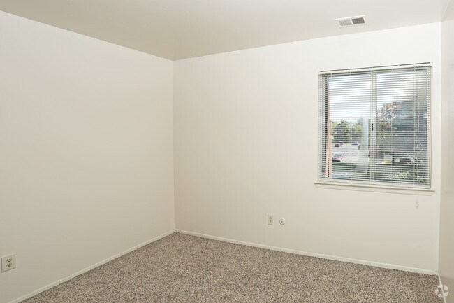 2HAB, 1BA - 860 FT² - Pines Lapeer West Apartments