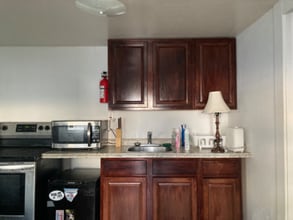 Building Photo - X3X Maple Ave